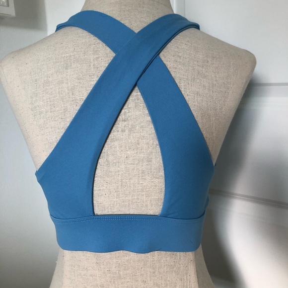 Fabletics Oasis Front Twist Bra - Picture 5 of 7